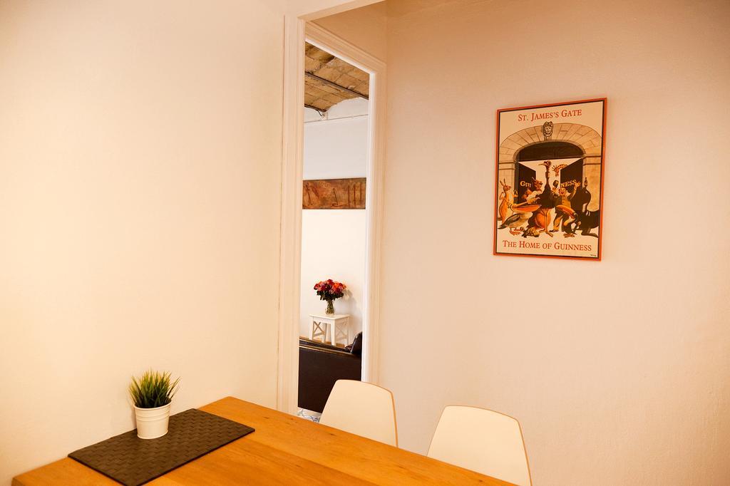 Piso En Poblesec Apartment Barcelona Luaran gambar
